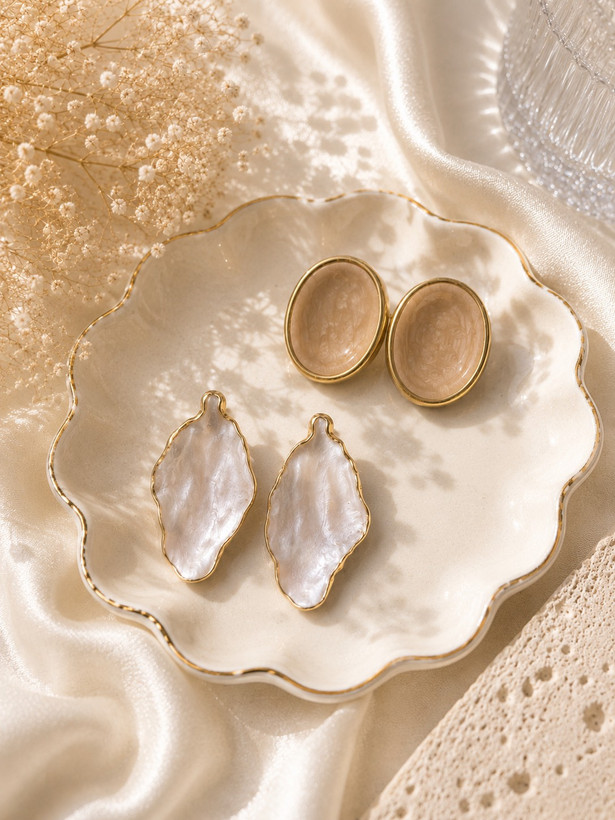 گوشواره زنانه مدل Aurora طرح برگان Qazal Bijoux