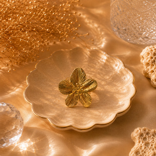 انگشتر زنانه Camellia طرح گل برجسته | Qazal Bijoux