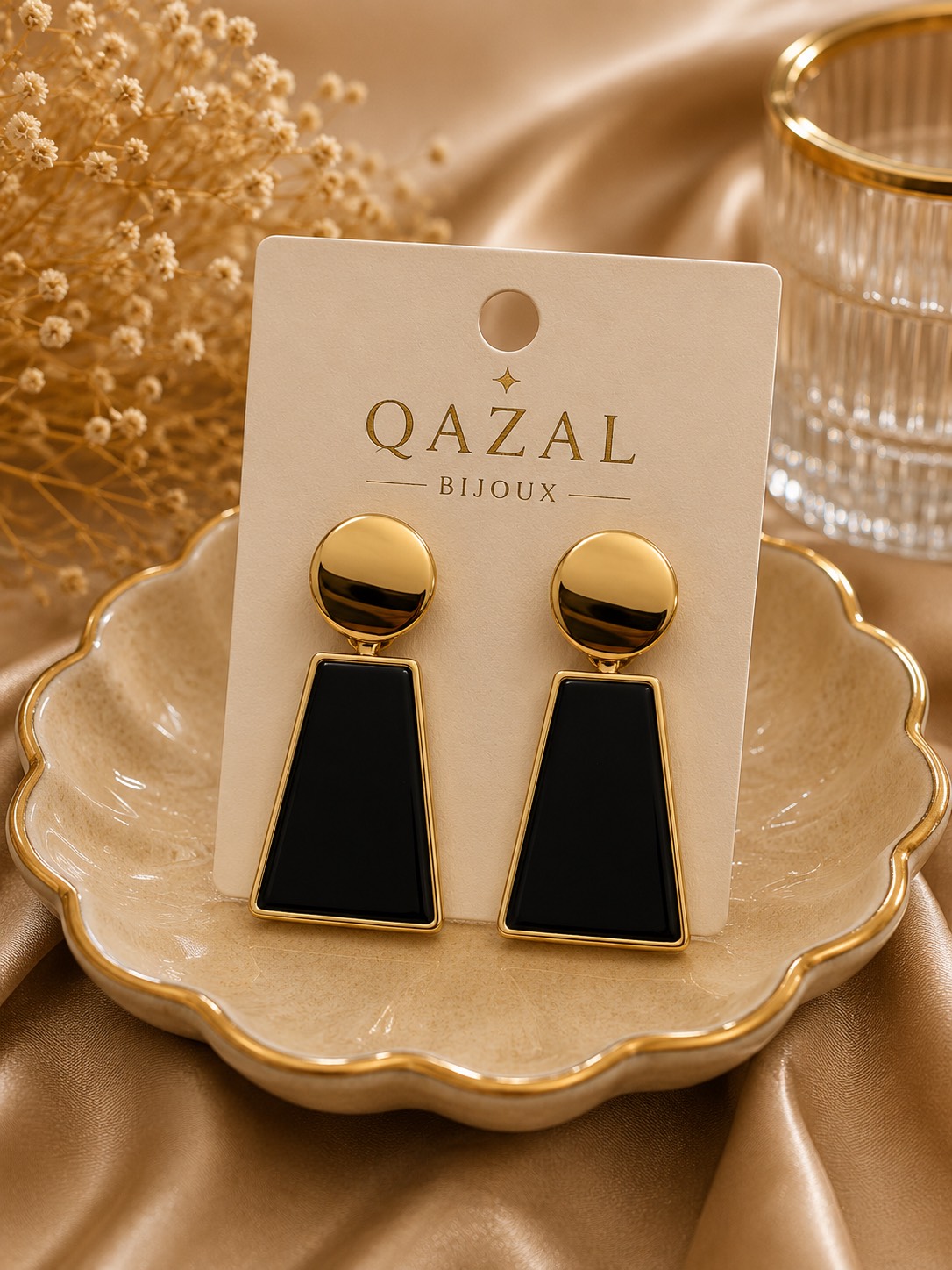 گوشواره زنانه مدل Elara طرح هندسی مشکی و طلایی | Qazal Bijoux